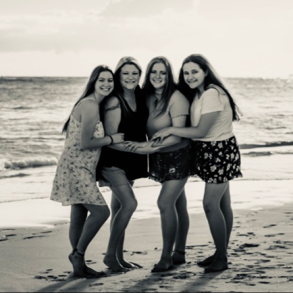 Meet your Posher, Aimee - Picture 2 of 2